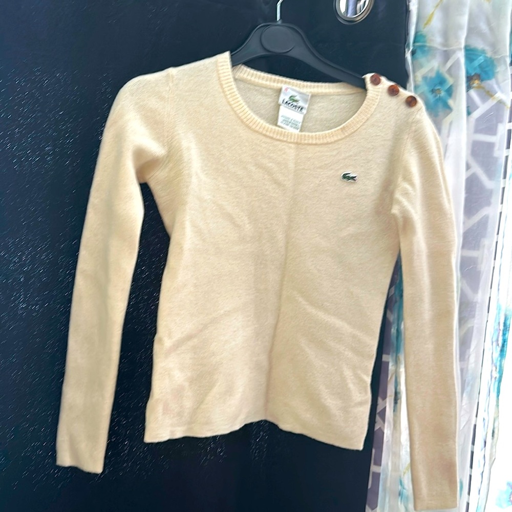 Lacoste kids/petite %100 woolmark. Beige color.